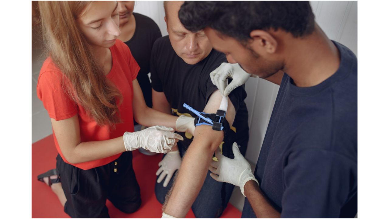 Online vs Practical Phlebotomy Training: Which One Is Better for You?