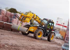 How Telehandlers Improve Efficiency on Construction and Farm Sites