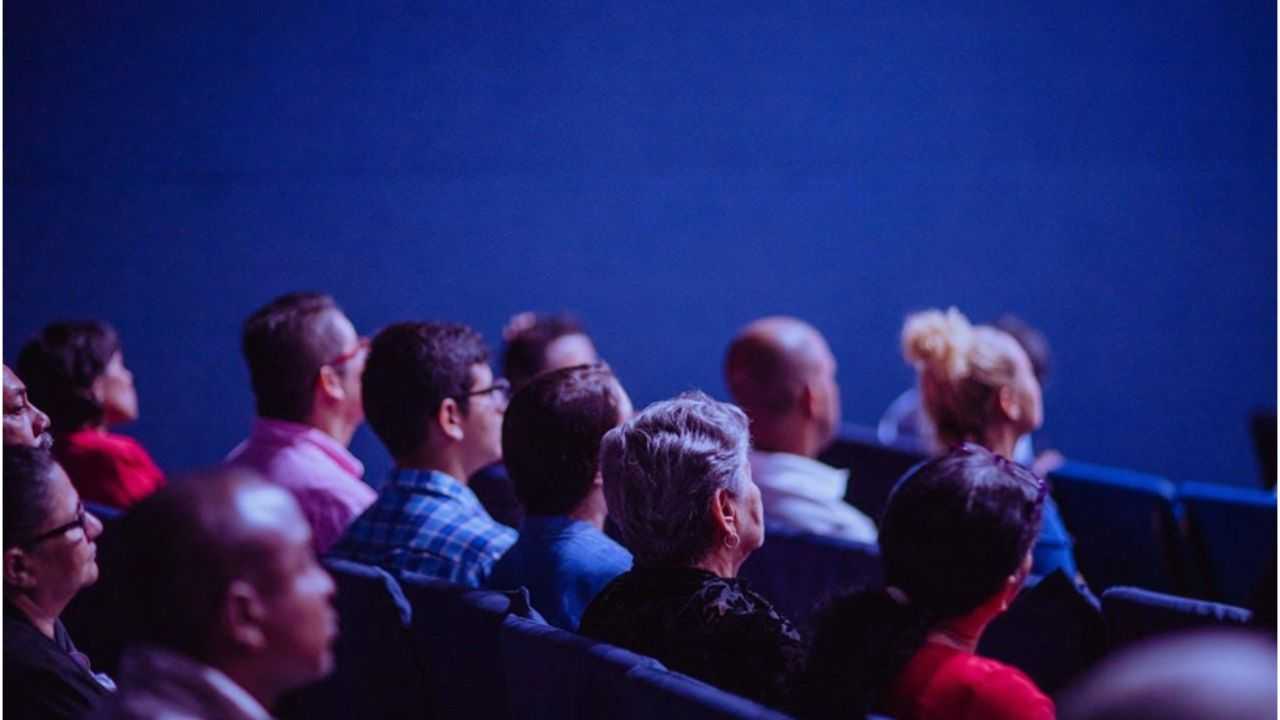 What Crowd Psychology Can Teach Leaders About Managing High-Pressure Teams